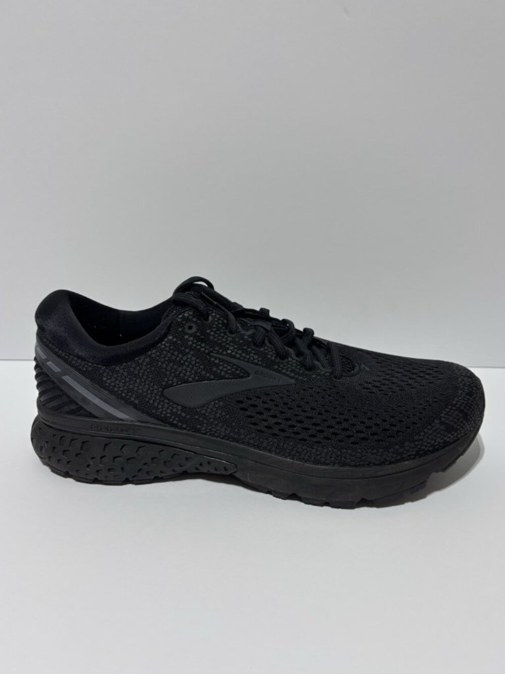 Brooks Men’s Ghost 11, Black Running Shoes, Size 11.5 Extra Wide